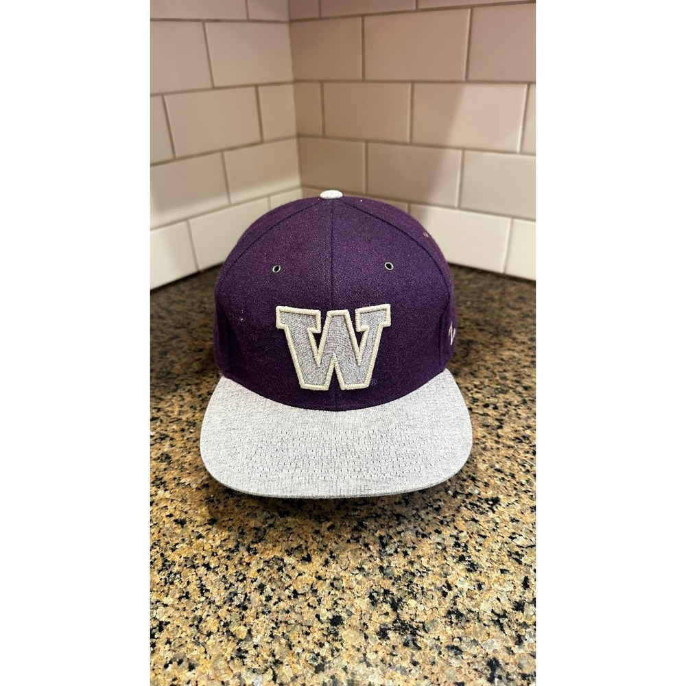 Washington Huskies Zephyr Snapback Baseball Cap Men's Adjustable Purple‎ Grey